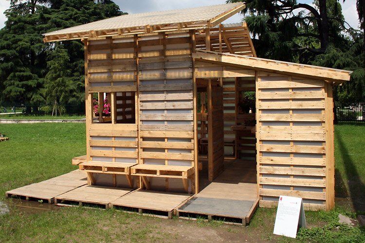 Pallet House By I Beam Design A Transitional Shelter