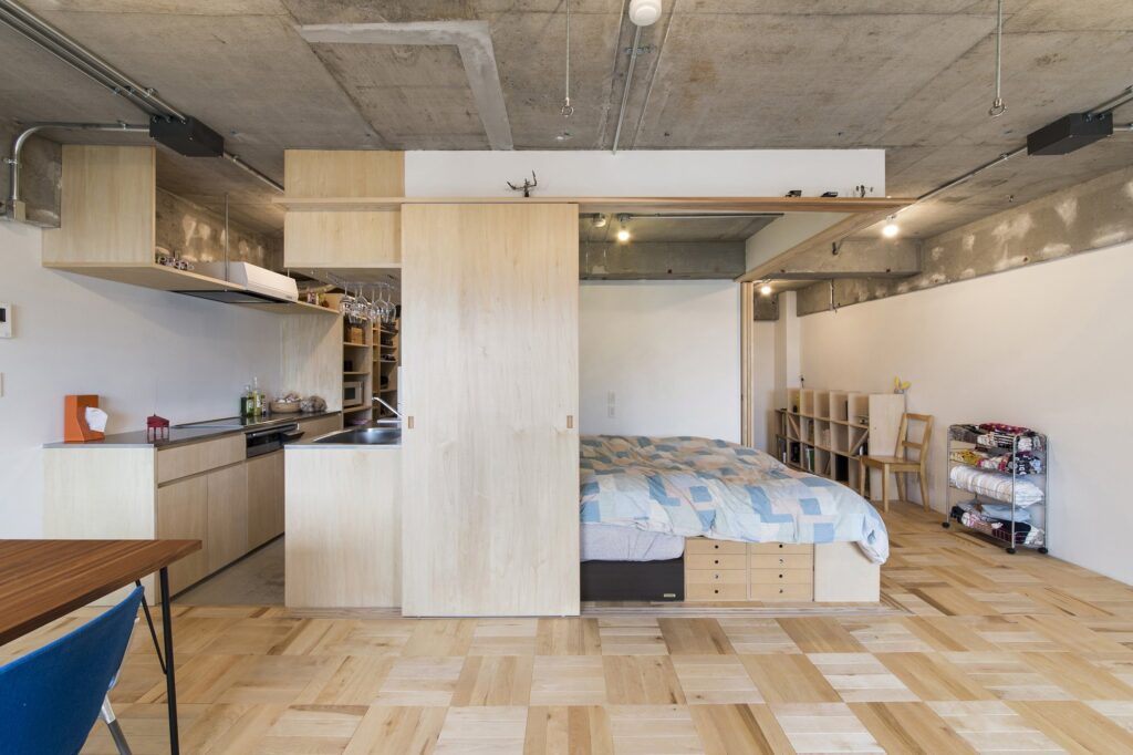 Tsukiji Room H - Yuichi Yoshida & associates - Tokyo - Bedroom and Kitchen - Humble Homes