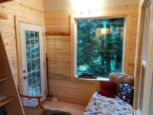 Tiny Treehouse - Pender Island - Geoff de Ruiter - Living Area - Humble Homes