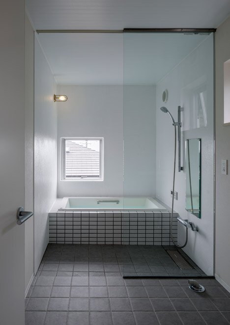 House in Kitakamakura - Small House - Sunao Koase Architects - Japan - Bathroom - Humble Homes