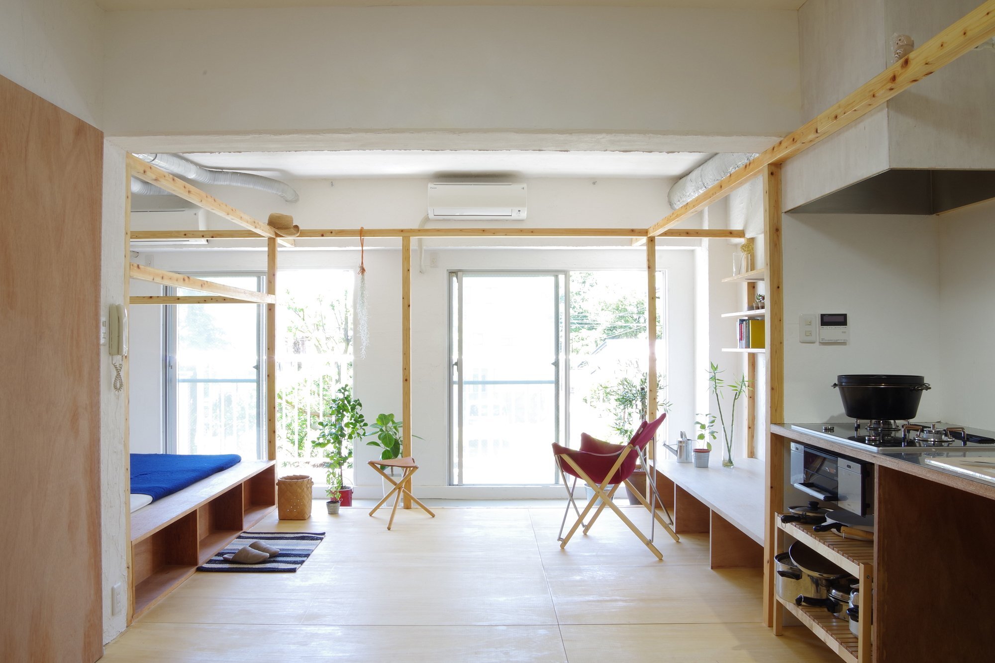 frame-house-peak-studio-kawasaki-japan-living-room-facing-patio-doors-humble-homes